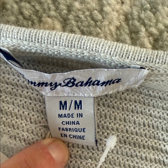 NWT- Tommy Bahama Light Gray Knit Pullover,med - Picture 4 of 6